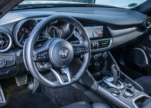 alfa romeo cockpit und interieur