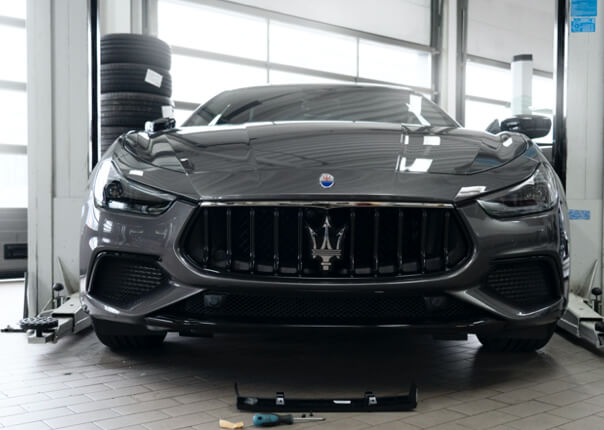 maserati in der Werkstatt